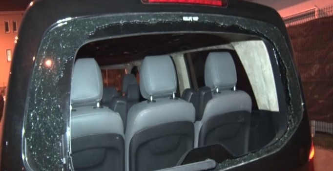 Küçükçekmece'de Uber aracına ateş açıldı