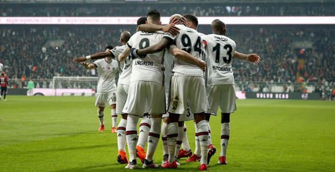 Vodafone Park'ta bir ilk: Gol anonsunu taraftar yaptı