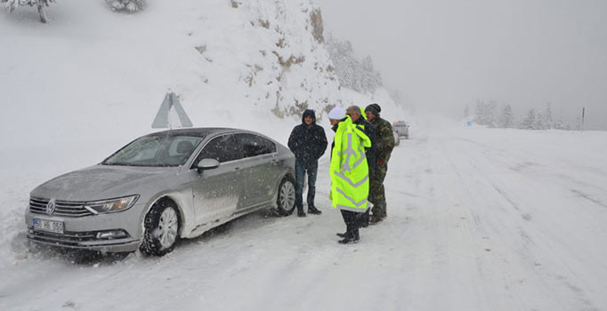 Sivas'ta kar yağışından dolayı 296 köy yolu kapandı