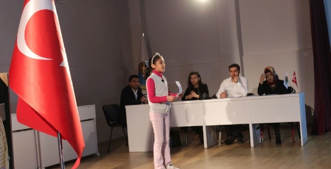Hani’de İstiklal Marşı’nı En Güzel Okuma Yarışması