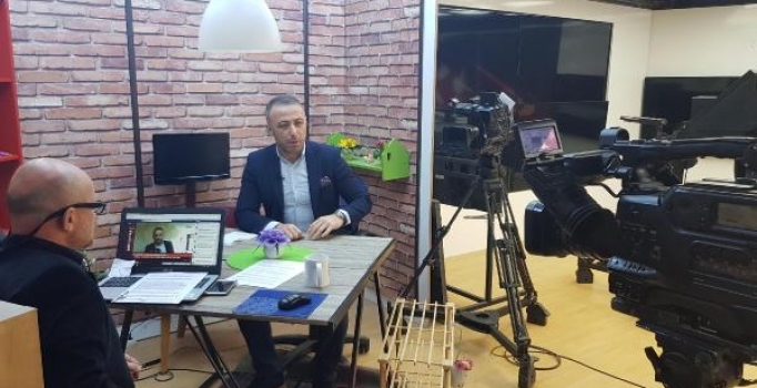 Yerel televizyon kanalı canlı yayında mühürlendi