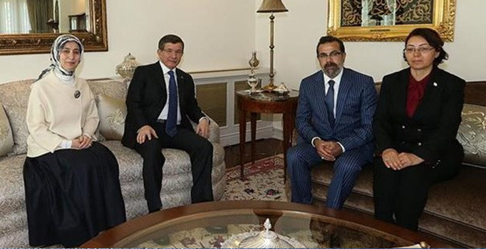 Davutoğlu, Başbakanlık'ta Özgecan Aslan'ın ailesiyle bir araya geldi