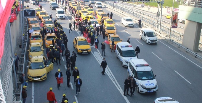Uber eylemi tehdide dönüştü, vatandaş taksicileri uyardı