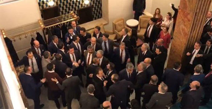 İttifak düzenlemesi Meclis'ten geçti, kuliste kavga çıktı