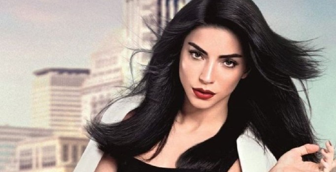 Merve Boluğur daveti erteledi