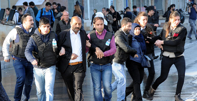 Diyarbakır’daki olaylarda 33 gözaltı