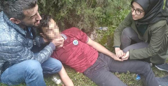 Bonzai partisi yapan liseli gençler yerde dakikalarca kıvrandı