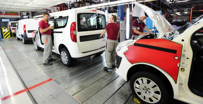 Satılan her 3 aracın 2'si ithal