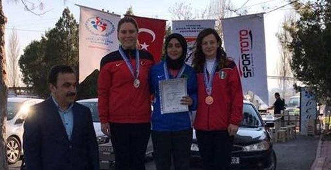 Atıcılıkta ilk madalya geldi