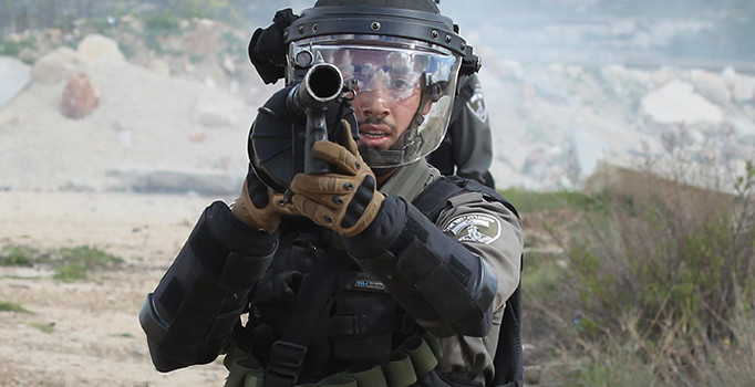 İsrail Filistinlilere gerçek mermiyle müdahale etti