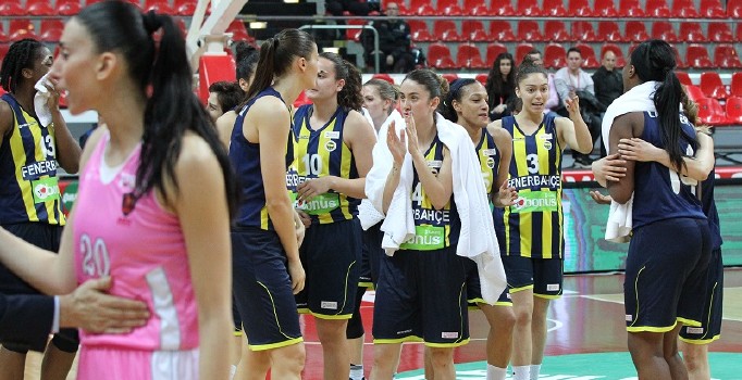 Fenerbahçe yarı finalde AGÜ'yü 83-64 yenerek finale yükseldi