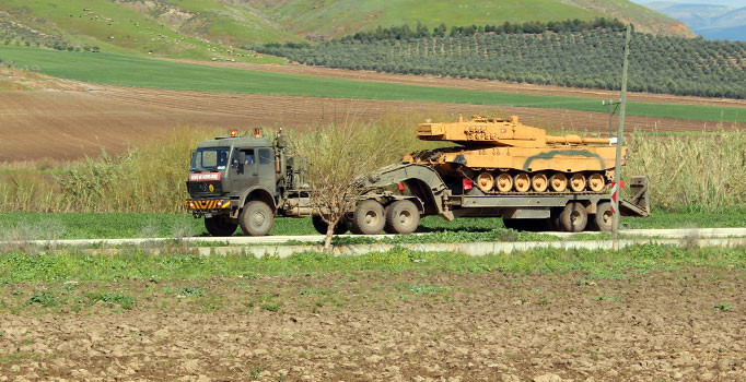 Hatay'a gelen tanklar sınır birliklerine sevk edildi