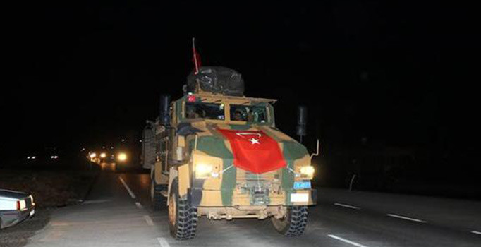 Hatay sınırına takviye komandolar sevk edildi