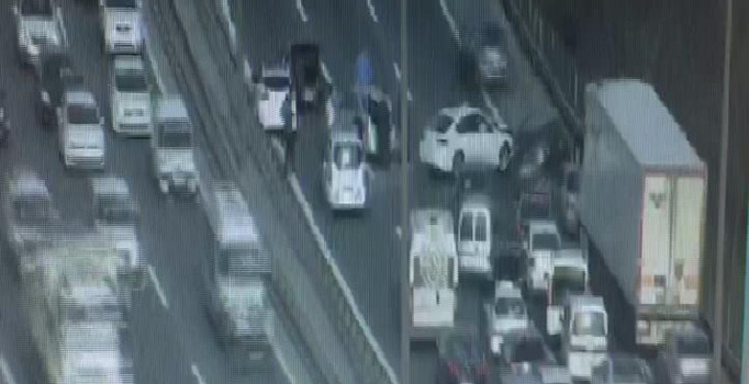 Son dakika! TEM'de kaza: 3 şerit trafiğe kapandı