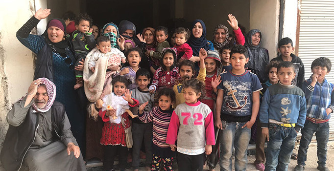 Afrinli kadınlar, ÖSO'yu zılgıtlarla karşıladı