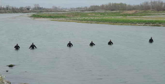 Köprüden atlayan genç 3 gündür aranıyor