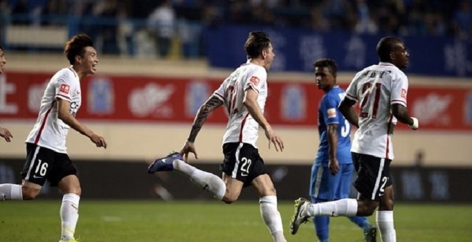 Çin Süper Lig'de Hebei China Fortune forması giyen Ersan Adem Gülüm iki gol attı