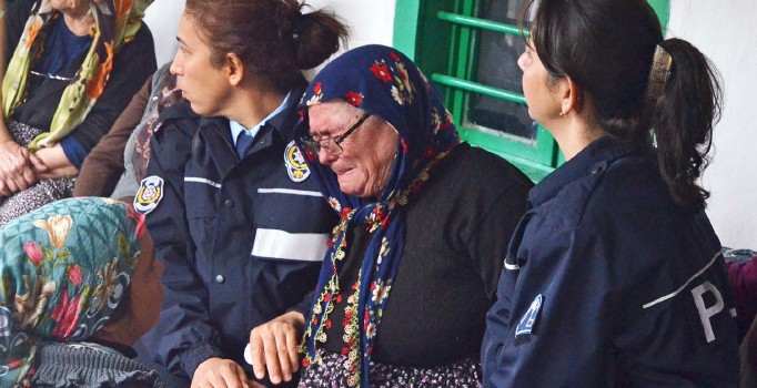 Nusaybin şehidi polis Ercan Günay'ın Adana Kozan'daki babaevine acı haber ulaştı