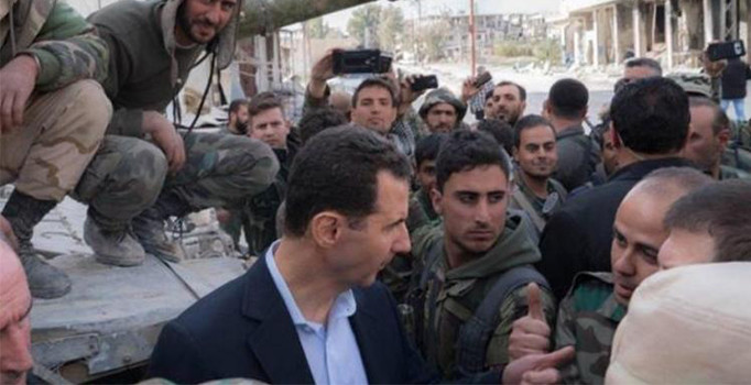 Esad Doğu Guta'da katliam yaptırdığı askeri birlikleri ziyaret etti