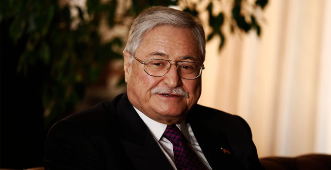 Hasan Celal Güzel kendisini ironik üslubuyla anlatmıştı: Ben bir enayiyim