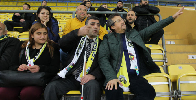 Fenerbahçe-Amed Sportif maçında görme engellilere maç anlattılar