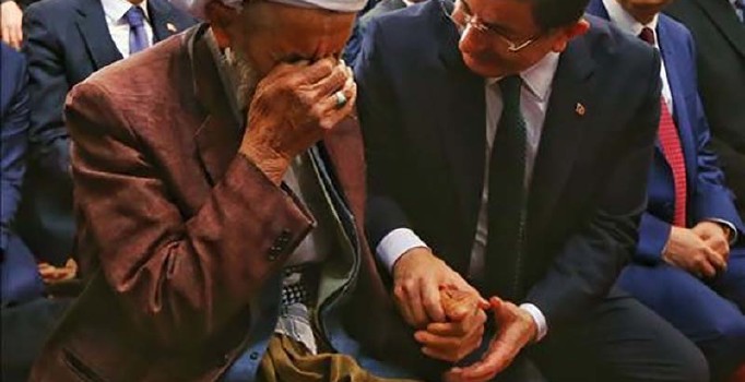 Başbakan Davutoğlu Cuma namazını Silopi'de kıldı