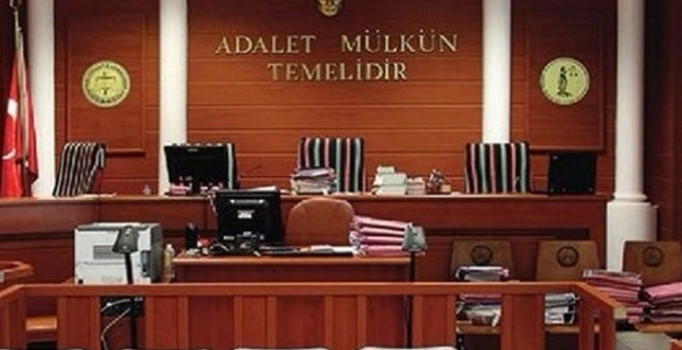 Eski yüksek yargı üyeleri hakim karşısında