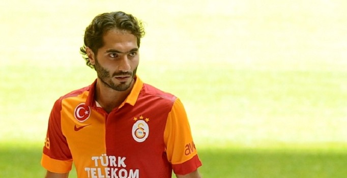 Galatasaray'ın ünlü futbolcusu Hamit Altıntop'un ayak bileği kırıldı