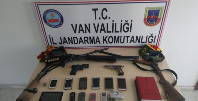 Van'da, PKK'ya ait patlayıcı ve el bombaları ele geçirildi