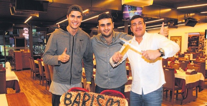 Tamer Hassan, genç oyuncuyu Zac Efron'a benzetti