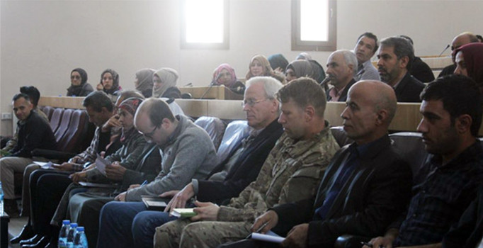 ABD askerleri YPG'lilerle Menbiç'te buluştu