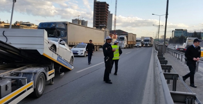 Polisten kaçan şüpheliler Basın Ekspres yolunu birbirine kattı