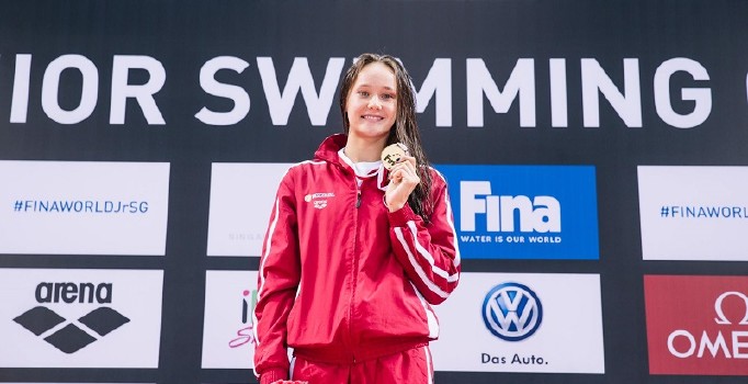 Milli yüzücü Zeynep'ten altın madalya