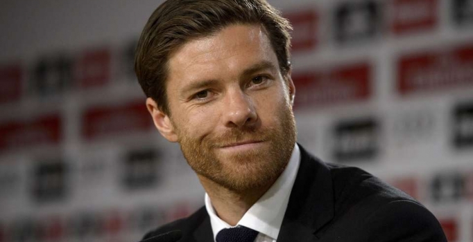 Xabi Alonso Chelsea ile 4 yıllık sözleşme imzaladı