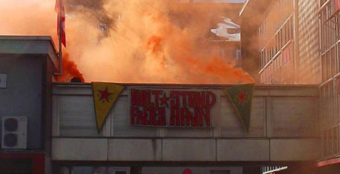 YPG/PKK yandaşları Almanya'da SPD binasını işgal etti