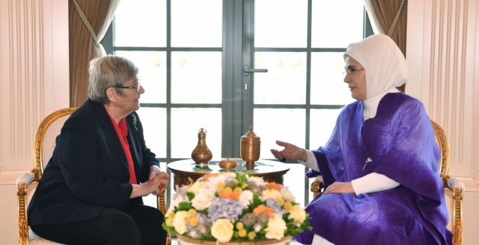 Emine Erdoğan, Canan Karatay'ı kabul etti