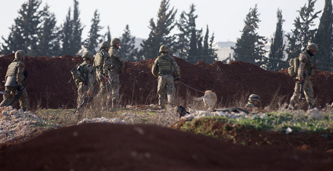 SAT'lar Afrin'de sahaya indi! Mehmetçik, teröristlere ait sığınakları arıyor
