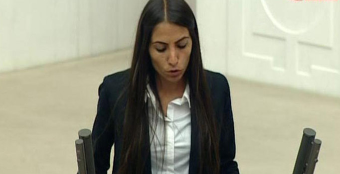 Terörist evine taziyeye giden HDP'li vekil Tuğba Hezer'e fezleke