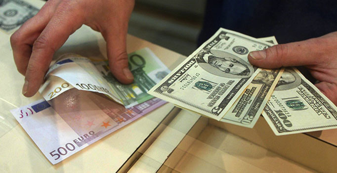 Son dakika! Fed'in faiz artışından sonra dolar 3.92 lirayı, euro 4.84 lirayı aştı