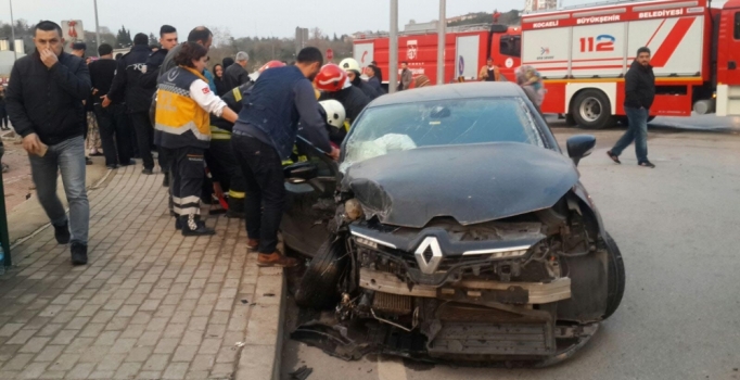 Gölcük'te trafik kazası: 4 yaralı