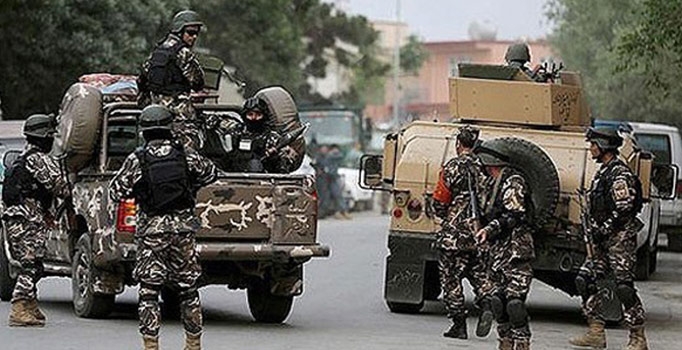 Taliban kaymakamın evine saldırdı: 23 ölü