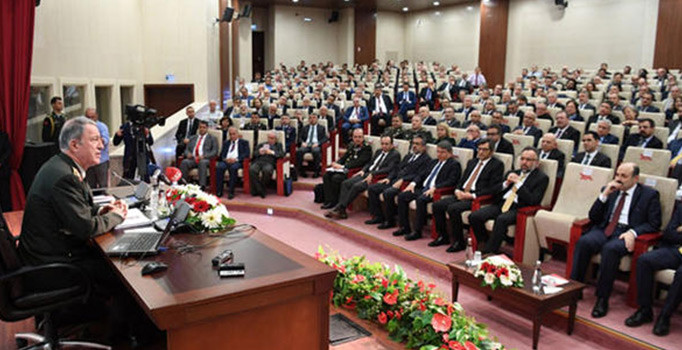 Org Akar'dan YÖK'te rektörlere konferans