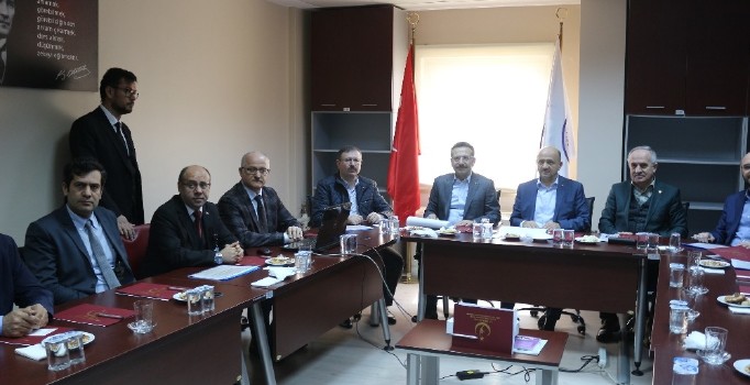 Başbakan Yardımcısı Işık, hastanede incelemeler yaptı