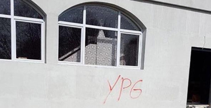 Almanya'da bir günde 3 camiye çirkin saldırı