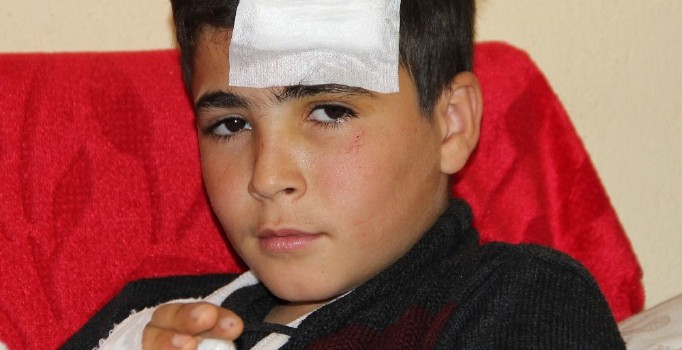 Manisa'da okul servisinden düşen çocuk yaralandı