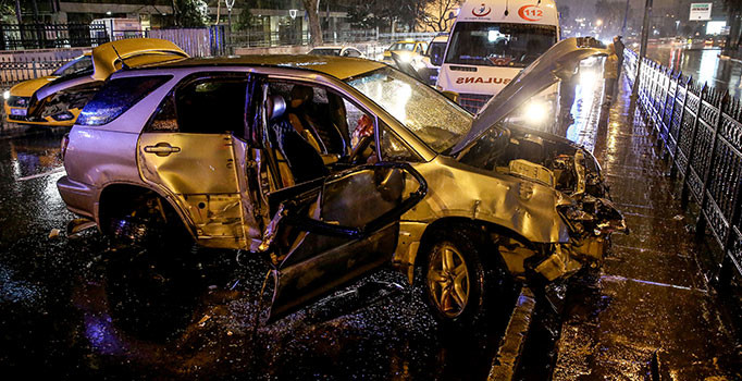 Ermenistan plakalı araç İstanbul'da kaza yaptı: 1 ölü