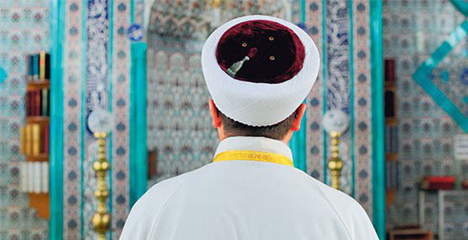 Cami imamını 'FETÖ'den dolandırdılar