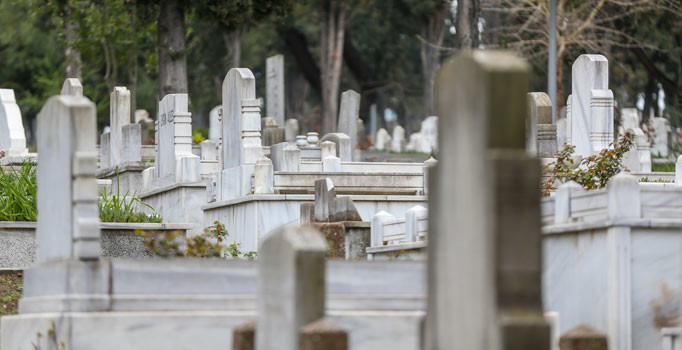 İstanbul'da mezar yeri cenaze için 6, hayattaysan 25 bin lira