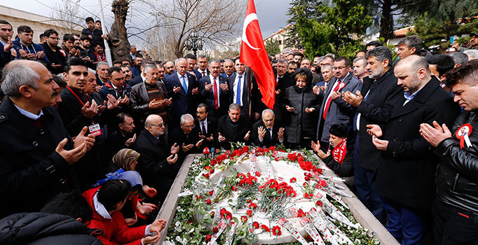 Yazıcıoğlu, vefatının 9. yılında kabri başında anıldı