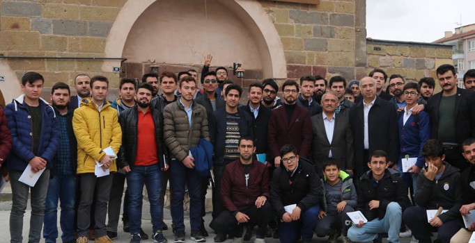 Başkan Özkan üniversite gençliğiyle bir araya geldi